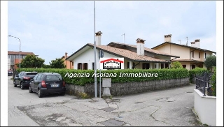 zoom immagine (Villa 264 mq, soggiorno, 3 camere, zona Villa d'Asolo)