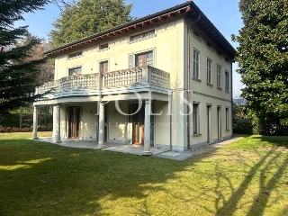 zoom immagine (Villa 550 mq, soggiorno, 5 camere, zona Como)