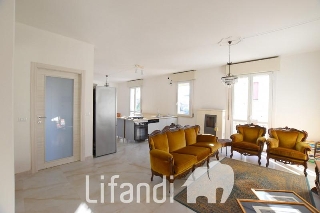 zoom immagine (Bifamiliare 361 mq, soggiorno, 5 camere, zona Peschiera del Garda)